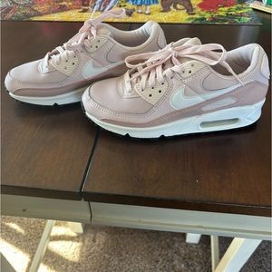 Nike Air Max 90 Sneakers